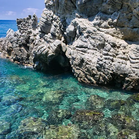 Nyaraló Mansion In Capo Vaticano Near The Beach
